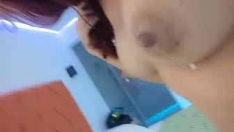 HERMOSA LATINA SE LE SALE LA LECHE DE LO EXITADA QUE ESTA