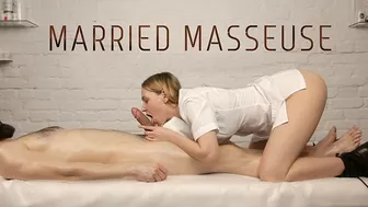 Married Masseuse Loves to Suck Her Customers' Dicks - He Came Twice!