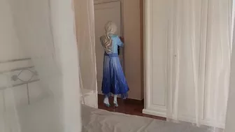 did you know that Elsa is not frozen at all, as she seemed?