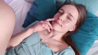 Fucked en pige i en kjole og cum på hendes ansigt