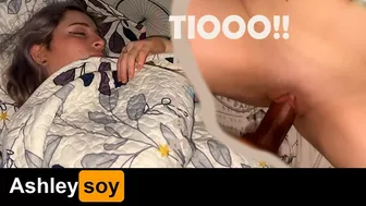 ENCUENTRO A HACIENDO RUIDOS RAROS EN SU CUARTO