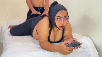 I fucked my Cute Egypt Hot stepsister Huge Ass while she was playing games on tv - BBW-Stepsister