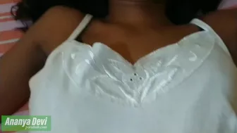 කැම්පස් එකේ අක්ක ගෙදර ආපු වේලාවේ ඇරියා. Campus Girl Fun in Sri Lanka. Clear Voice