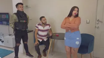 Ved at forføre den livvagt, som min mands hanekold gav mig, fanger han os i skide!