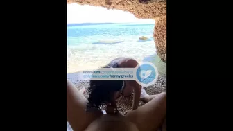 POV Handjob & public blowjob on the beach. Risky Amateur Couple, Giving a head near people Τσιμπούκι