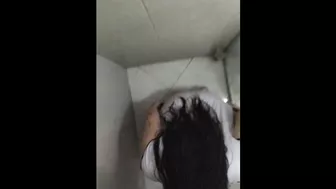 Jag hade sex med henne i duschen våta bröst tråd