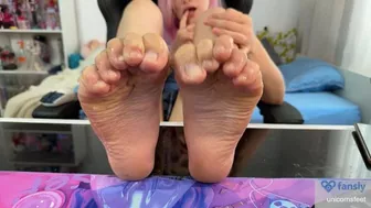 Voice JOI from Goddess when she lubricated her feet a lot
