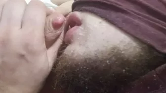 Сосет молоко.Кормление грудью.Кормит грудью любовника.Много молока.Taboo