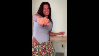 Big Booty Brunette’s Hot Dance Routine in Tight Shorts | Amateur Dance Vibes