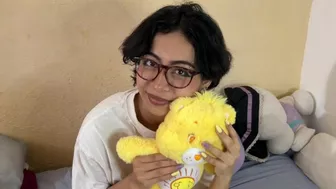 Se deja follar por un peluche ( CASERO)