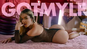 Kourtney Is As Hot As They Come, & This Thick Milf Wants To Show Off Her Body To Her Stepson - MYLF