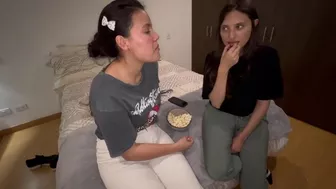 Min svigerinde har sex med mig igen, mens vi ser en film alene