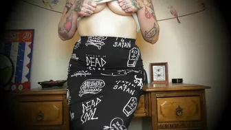 CURVY TATTOOED CHICK TRAPS YOU & TEASES YOU BUT DOESN'T LET YOU CUM