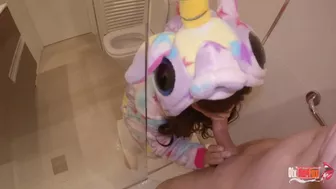 Step brother gets blowjob from Stepsister Shower