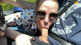 Mature MILF forgot the money, had to pay the taxi driver with a pussy and throat blowjob.