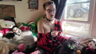 Little slut stuffs her pussy with big dildo + fan gift unboxing