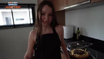 Stepsister cooked a juicy steak. I had to fuck her in the kitchen.