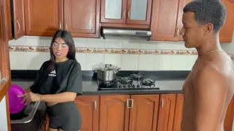 My little stepsister washes my dish for a delicious fuck, and I cum in her delicious pussy