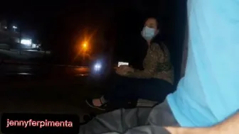 Serious !! I take the risk of putting my dick in front of this young woman... How will she react? pu