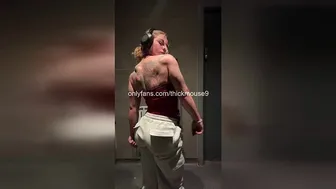 Teen’s Wildest TikTok Moment – Pussy Leak Caught on Camera!