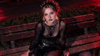 Met a Alt Girl on the street – Goth chick fucks for an energy drink.