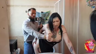 He fucks her in the bathroom while she puts on ...